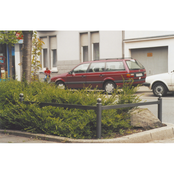 Border railing with cross bar made | of flat bar steel | Flat bar steel 45 x 15 mm | total length: 1000 mm